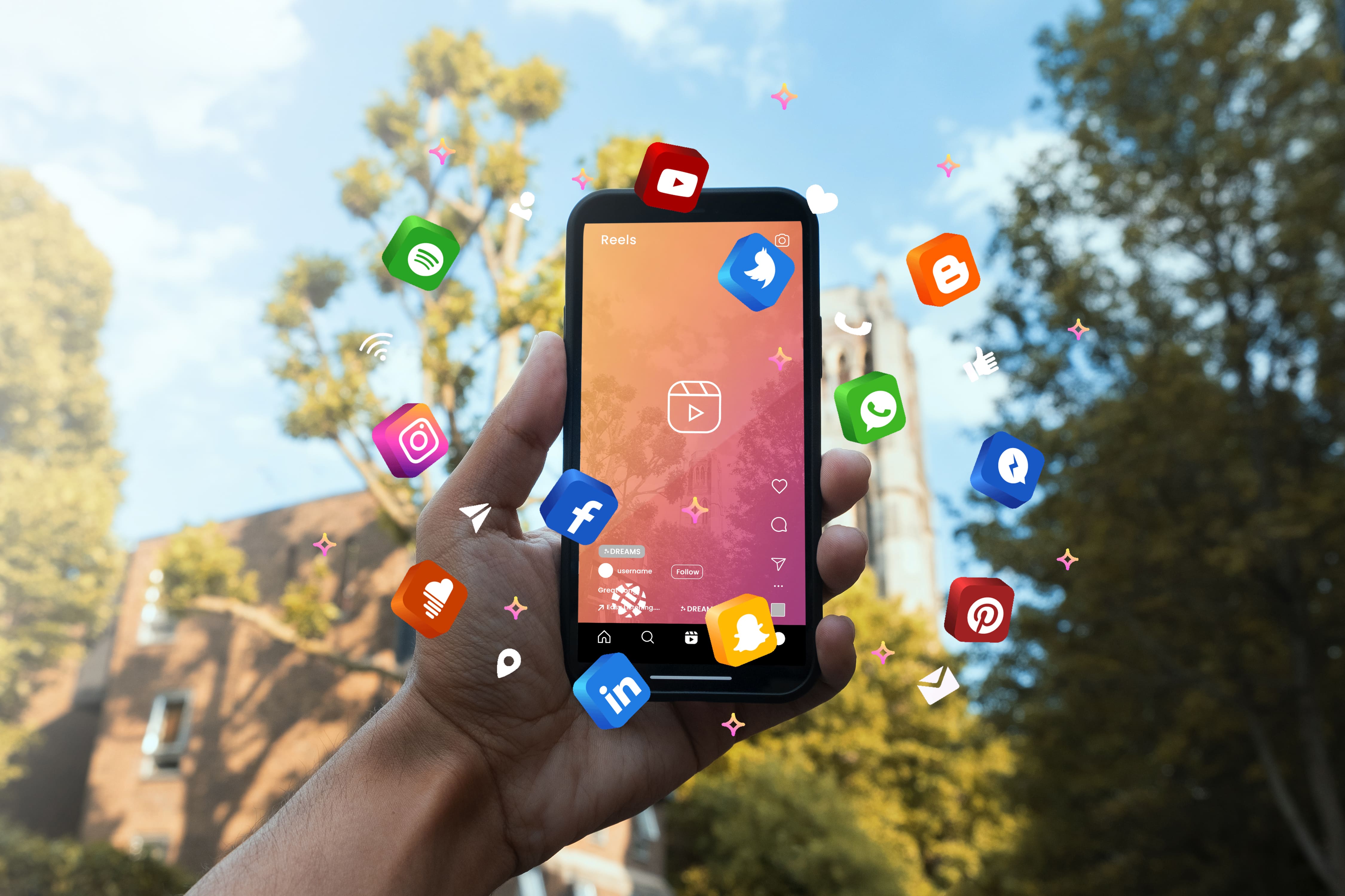 Explora la fascinante evolución de las redes sociales, desde la Web 2.0 hasta hoy.